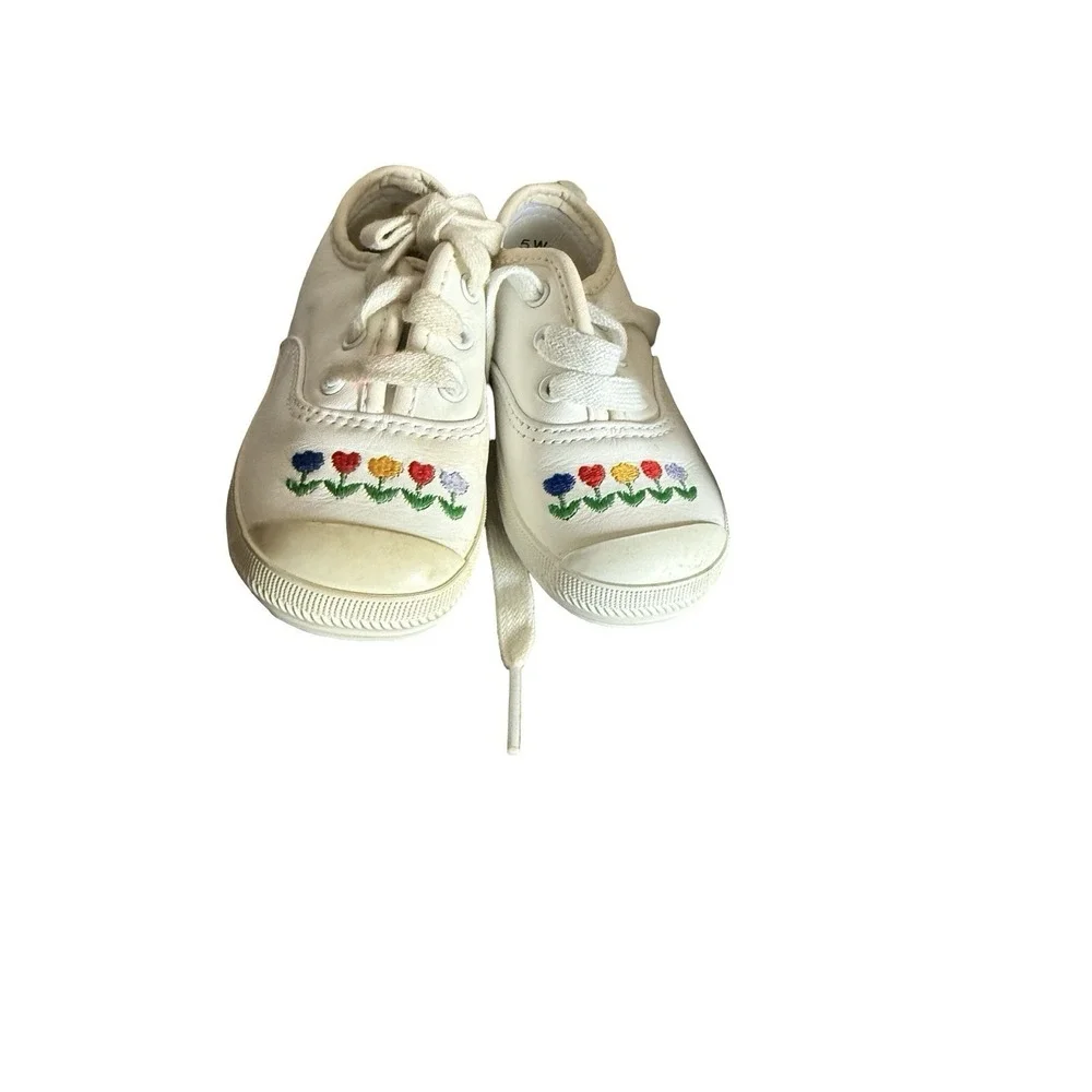 Vintage KEDS white‎ leather embroidered tulips new 5 wide